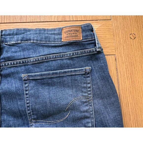 Levis Signature Size 36 Unisex Blue Denim Bermuda Shorts Frayed Hem - Picture 3 of 7